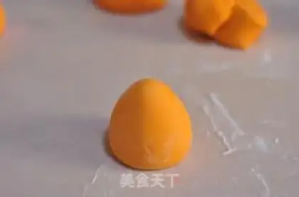 Make Tomato buns step 5