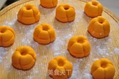 Make Tomato buns step 8