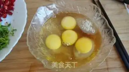 Make Salt bean fried eggs step 1