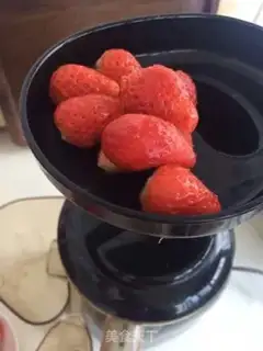Make Tomato strawberry juice step 3