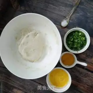 Make Onion cake step 0