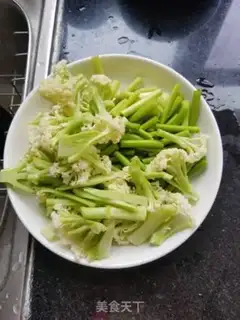 Make Cheese and gravy and garlic step 0