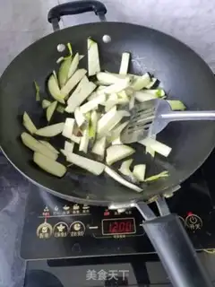 Make Cheese and gravy and garlic step 2