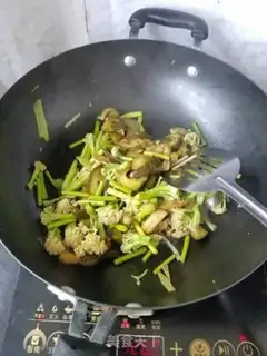 Make Cheese and gravy and garlic step 4
