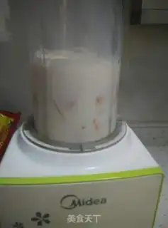 Make Mango milkshake step 1