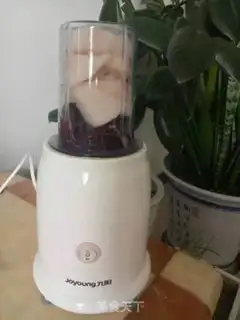 Make A summer drink of violet kale step 2