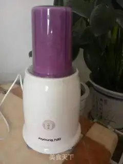 Make A summer drink of violet kale step 3