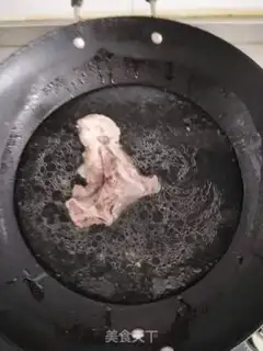 Make Spinach pork soup step 1