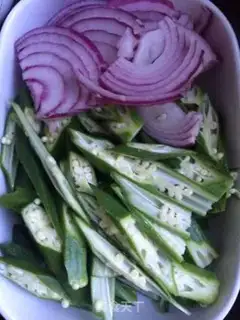 Make Onion acupuncture eggs step 1
