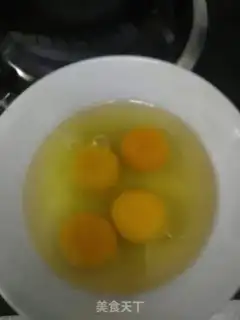 Make Sodium fried eggs step 1