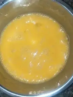Make Onion fried eggs step 1