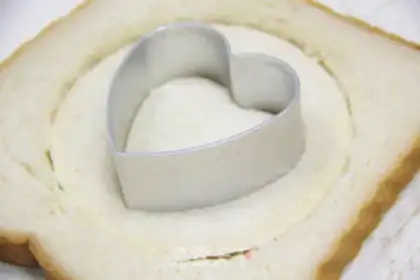 Make Strawberry heart toast step 2