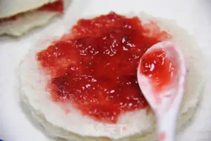 Make Strawberry heart toast step 5