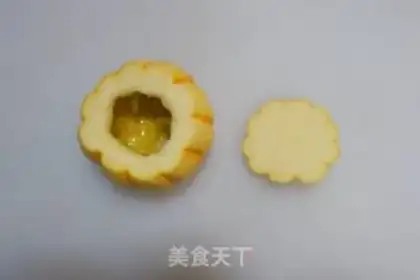 Make Pumpkin steamed eggs step 1