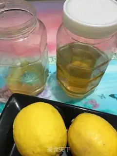 Make Honey lemon tea step 1