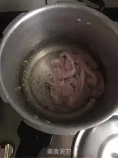 Make Pink sausage pepper and pickles step 1