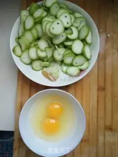 Make Tastes of melon egg soup step 2