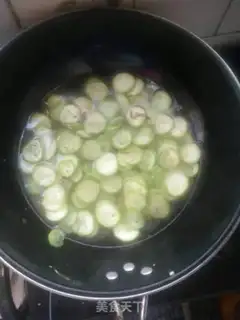Make Tastes of melon egg soup step 5