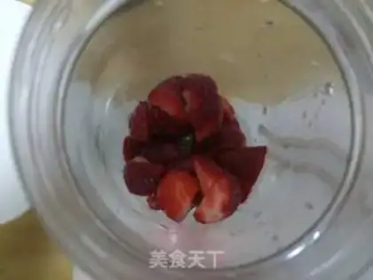 Make Strawberry shakes step 1