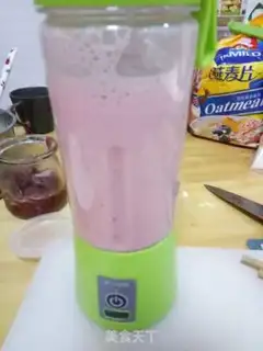 Make Strawberry shakes step 3