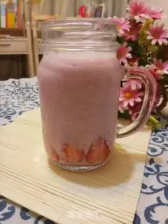 Make Strawberry shakes step 4