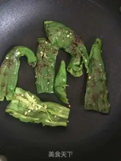 Make Skin and egg pepper step 0