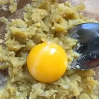 Make Little fish, red potato omelette step 1