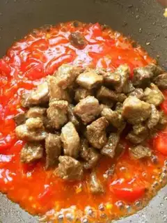 Make Tomato beef soup step 4