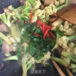 Make A simple dry-cooked vegetable step 11