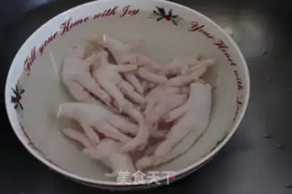 Make Peanut chicken feet step 1