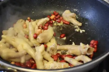 Make Peanut chicken feet step 5