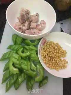 Make Suffering melon cucumber broccoli soup step 0