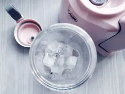 Make Strawberry smoothie step 1