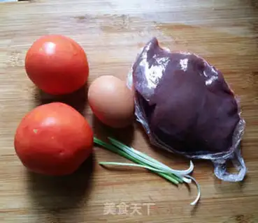 Make Tomato eggs and liver soup step 0