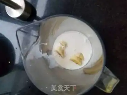 Make "Summer drinks" banana shakes step 2
