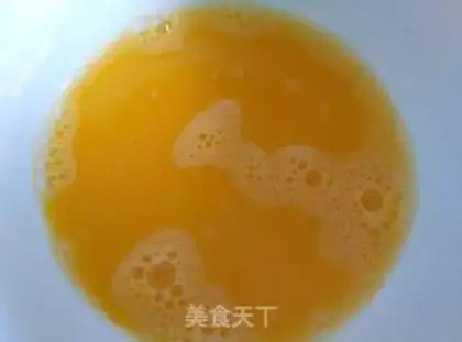 Make Pumpkin-mucked eggs step 1