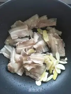 Make Onion carrots with five flowers step 3