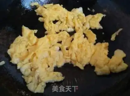 Make Pumpkin-mucked eggs step 2