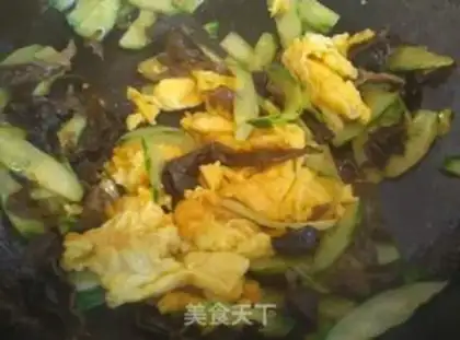Make Pumpkin-mucked eggs step 4