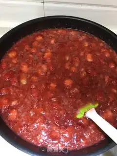 Make Homemade strawberry sauce step 1