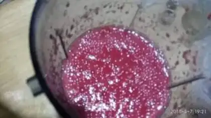 Make Summer juice with strawberry juice step 2