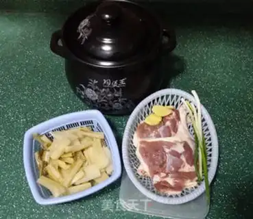 Make Duck leg pickles soup step 0