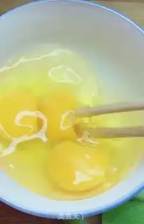 Make Smelt fried eggs step 1