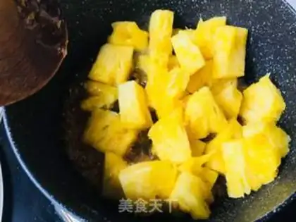Make Pineapple inverted cake step 3