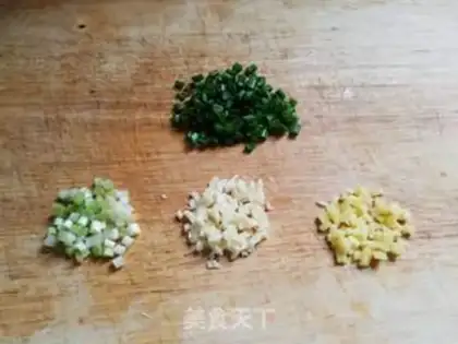 Make Carrot meat and fried eggs step 2