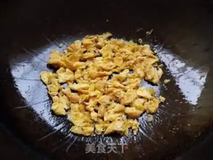 Make Carrot meat and fried eggs step 3