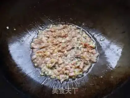 Make Carrot meat and fried eggs step 5