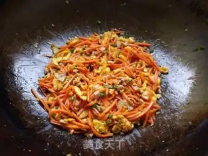 Make Carrot meat and fried eggs step 8