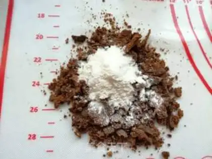 Make Red sugar triangle of groceries step 4