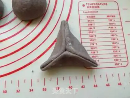 Make Red sugar triangle of groceries step 7